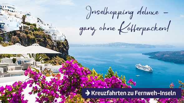 Schiff vor einer griechischen Insel.