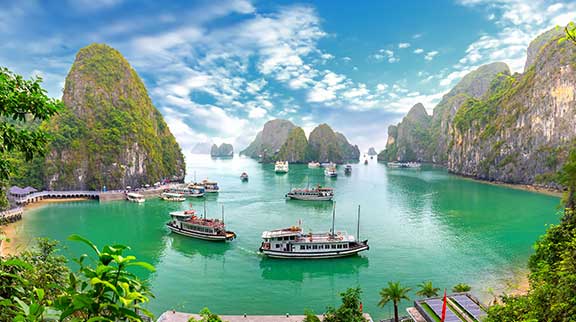 Boote in der Halong-Bucht.