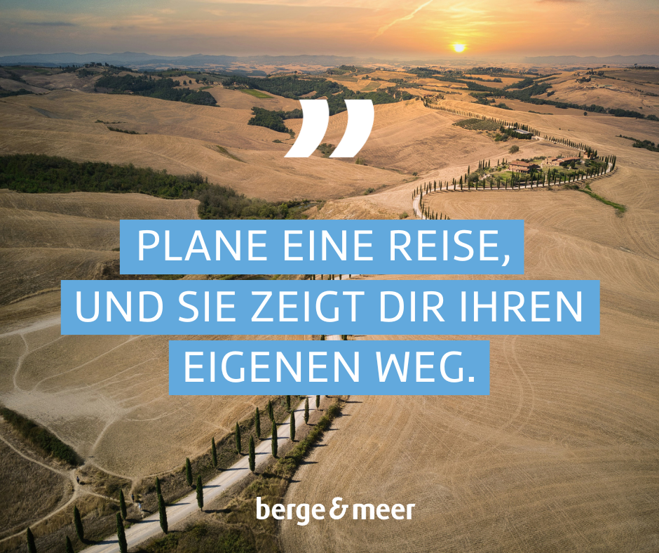 Toskana mit Schriftzug: Plane eine Reise und sie zeigt dir ihren eigenen Weg.