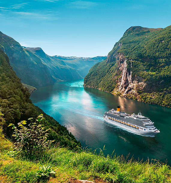 Costa Favolosa im Geirangerfjord.
