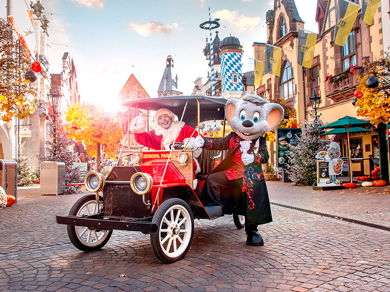 Europa-Park: Altes Auto und Maus.
