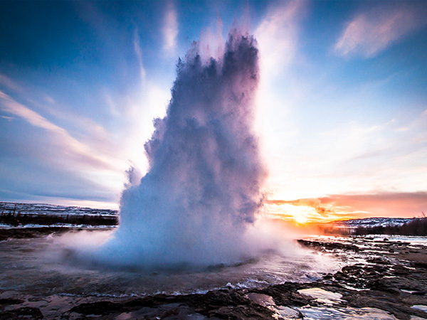 Der Große Geysir in Island.